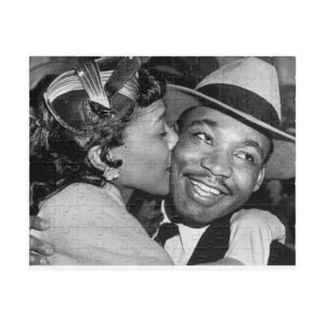 Vintage Black & White Romance Photo Puzzle — Retro Couple Jigsaw (110–1014 pcs)